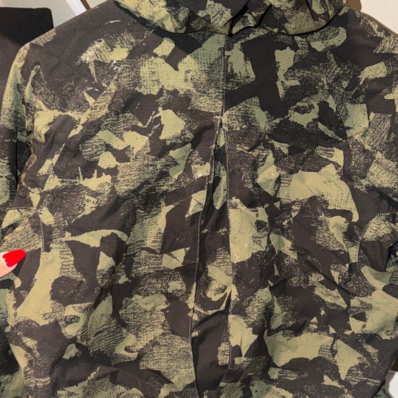 lululemon athletica Green Camouflage Utility Jacket - Picture 10 of 11
